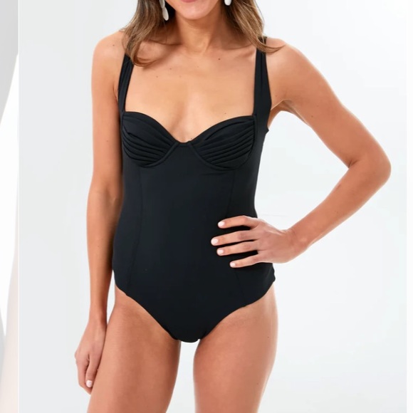 Black Kelly One Piece Size 3 / US8 / US LPALM SWIM